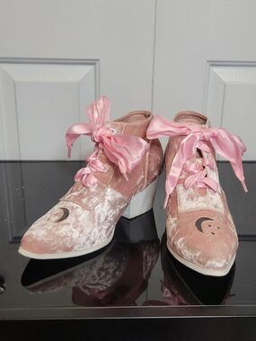 Yru pink aura moon Star booties boots pink pastel velvet size 8 chunky Platform